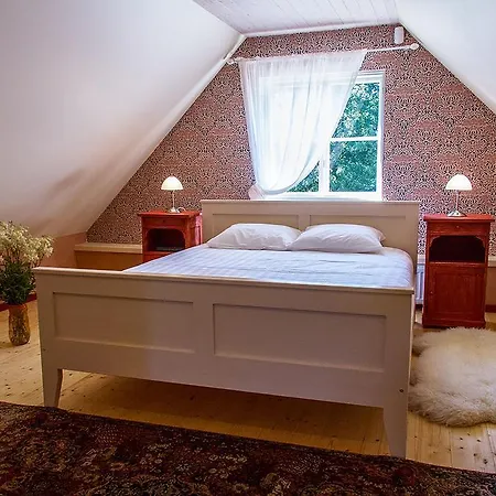 Hansi Puhkemaja * Kuivastu