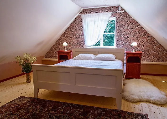 Hansi Puhkemaja * Kuivastu